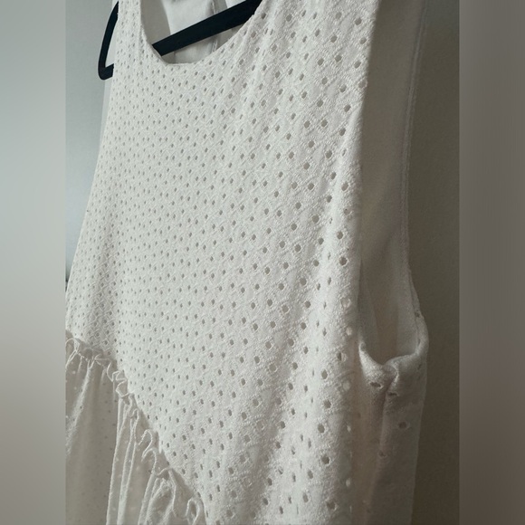 White dress - Picture 3 of 4